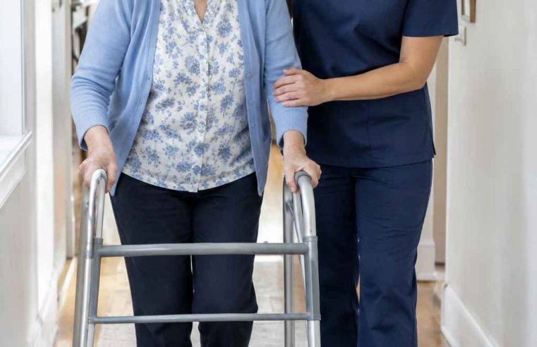 How Do You Introduce a New Caregiver to a Parent With Alzheimer’s Who Distrusts Strangers?